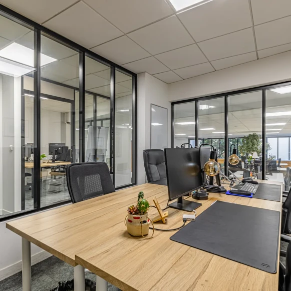 Bureau privé 13 m² 4 postes Coworking Rue de Rochechouart Paris 75009 - photo 1