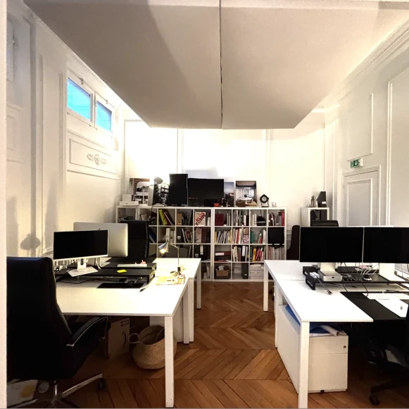 Bureau privé 18 m² 4 postes Location bureau Rue Blanche Paris 75009 - photo 1