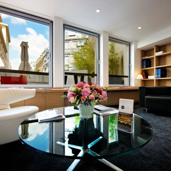 Bureau privé 20 m² 8 postes Location bureau Rue Quentin-Bauchart Paris 75008 - photo 3