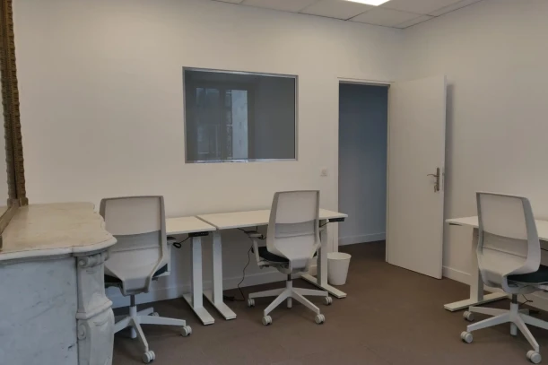 Bureau privé - 75004 - 4 postes - 1750€