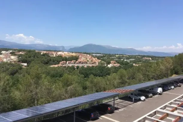 Bureau privé - 06560 - 3 postes - 1200€