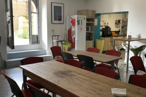 Open Space - 49100 - 5 postes - 235€