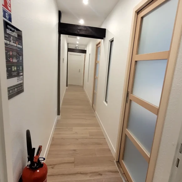 Bureau privé 10 m² 2 postes Location bureau Quai Jacques-Sturm Strasbourg 67000 - photo 3