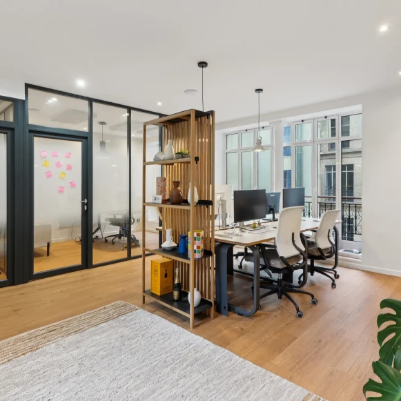 Espace indépendant 101 m² 18 postes Location bureau Rue du Faubourg Poissonnière Paris 75010 - photo 2