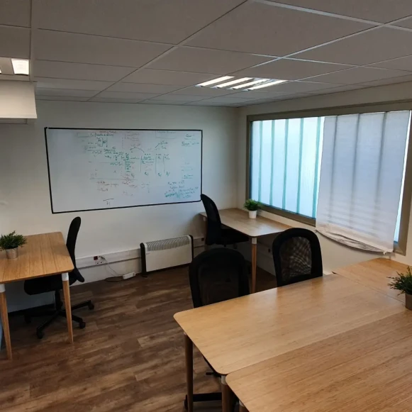 Bureau privé 20 m² 5 postes Coworking Rue Cardinet Paris 75017 - photo 11