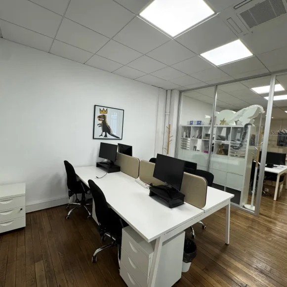 Bureau privé 13 m² 4 postes Location bureau Rue du Renard Paris 75004 - photo 2
