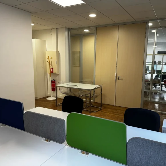 Espace indépendant 60 m² 12 postes Coworking Rue du Renard Paris 75004 - photo 5