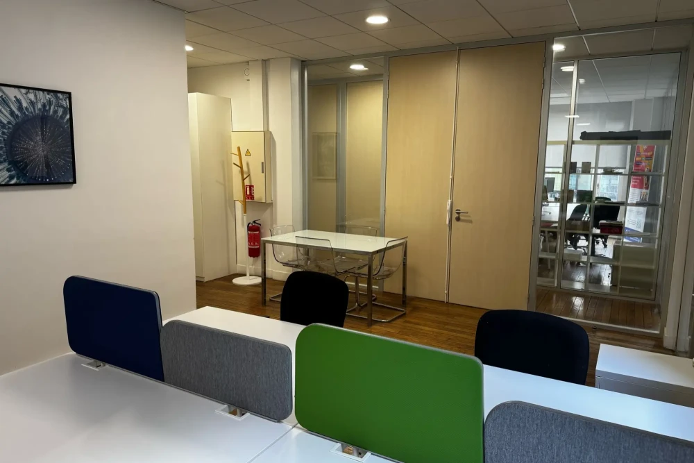 Espace indépendant - 75004 - 12 postes - 4000€