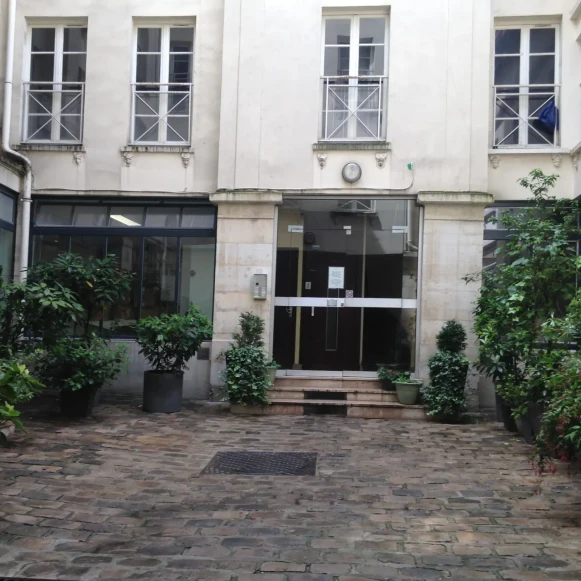 Open Space  2 postes Location bureau Rue Saint-Joseph Paris 75002 - photo 6