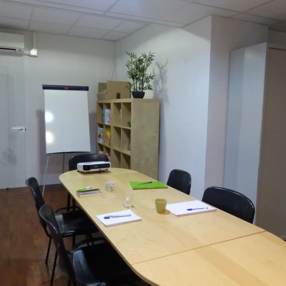 Bureau privé 15 m² 5 postes Coworking Rue de l'Église Paris 75015 - photo 5