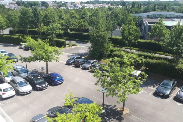 Bureau privé - 44470 - 2 postes - 385€