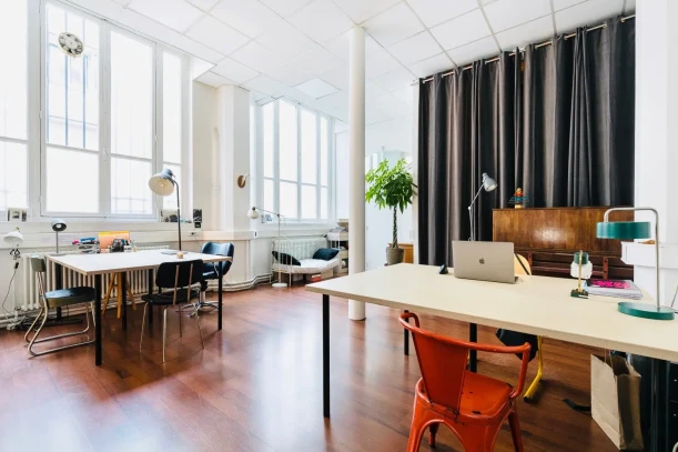 Open Space - 75018 - 2 postes - 325€