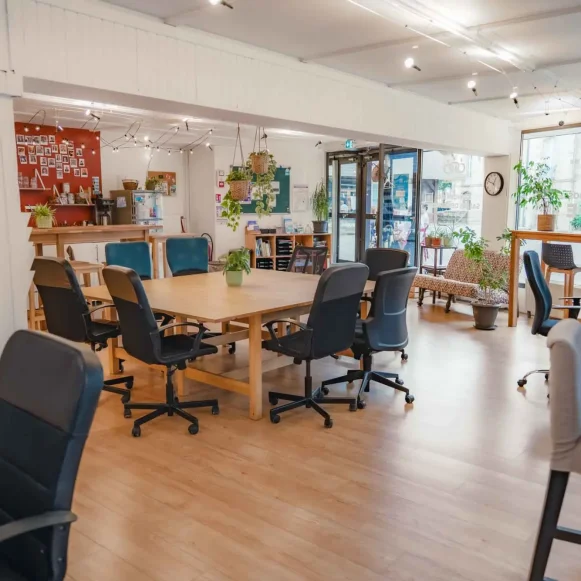 Open Space  10 postes Coworking Carrefour Jouaust Rennes 35000 - photo 1
