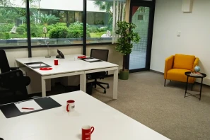 Bureau privé - 06560 - 6 postes - 1350€