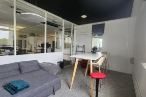 Open Space - 92170 - 8 postes - 290€