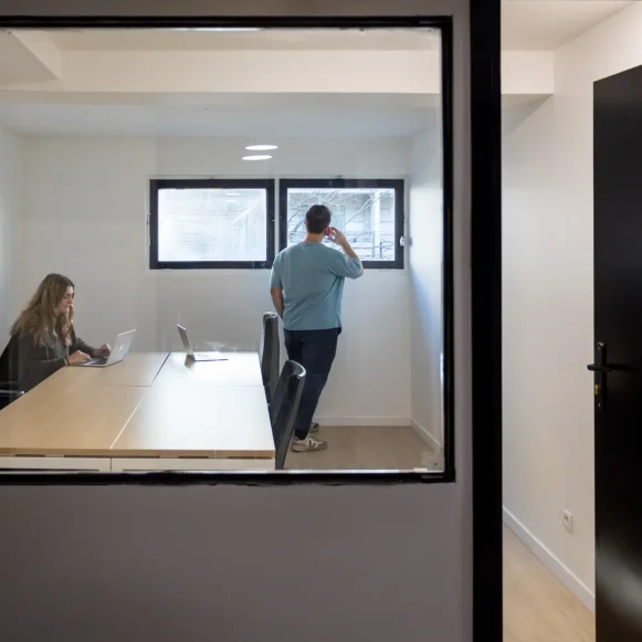 Bureau privé 14 m² 4 postes Coworking Avenue du Général Michel Bizot Paris 75012 - photo 3