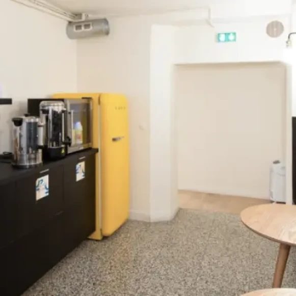 Bureau privé 12 m² 3 postes Coworking Rue Saint-Martin Paris 75004 - photo 3