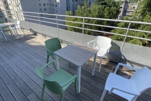 Open Space - 75010 - 8 postes - 350€