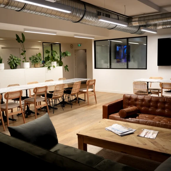 Open Space  6 postes Coworking Rue du Faubourg Montmartre Paris 75009 - photo 6
