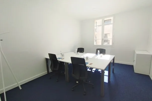 Bureau privé - 75017 - 3 postes - 2340€