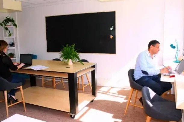 Open Space - 44360 - 10 postes - 150€