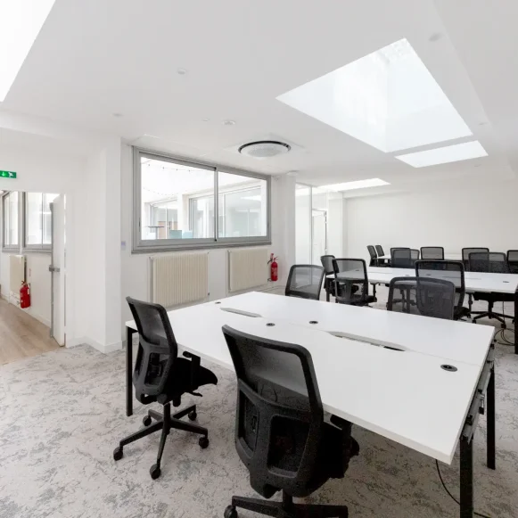 Bureau privé 123 m² 36 postes Coworking Avenue de Saint-Ouen Paris 75018 - photo 1