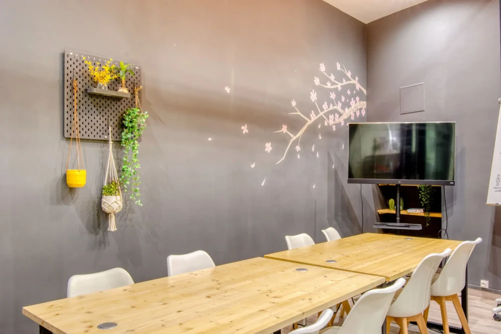 Espace indépendant - 75011 - 24 postes - 8600€