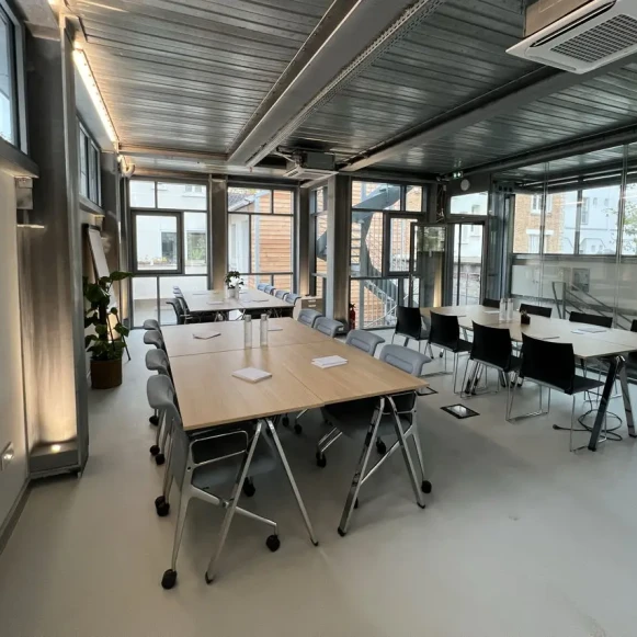 Bureau privé 45 m² 15 postes Coworking Rue de Croulebarbe Paris 75013 - photo 1