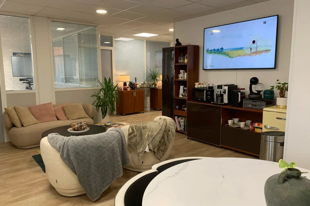 Bureau privé - 31670 - 2 postes - 680€