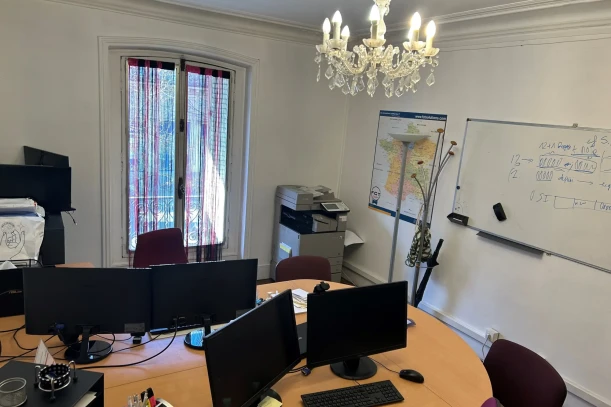 Open Space - 75011 - 4 postes - 310€