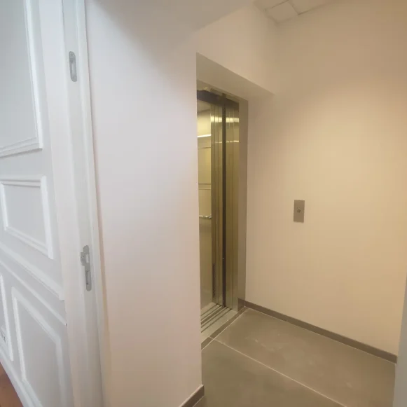 Espace indépendant 18 m² 3 postes Location bureau Rue Chanzy Le Mans 72000 - photo 5