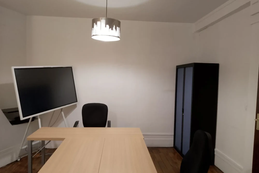 Bureau privé - 75011 - 5 postes - 350€