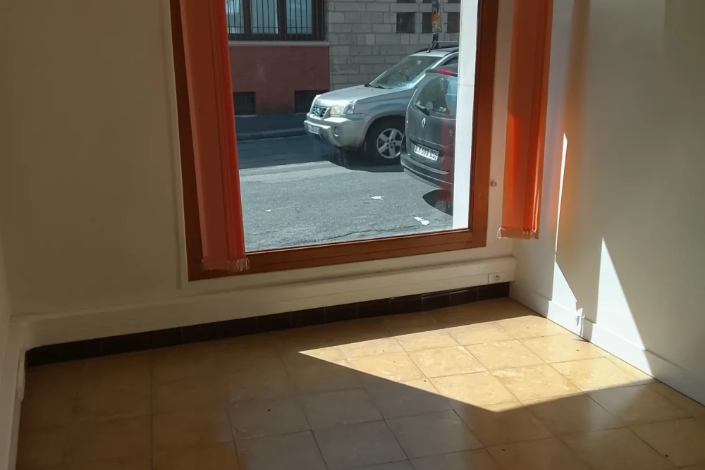 Bureau privé - 76390 - 1 poste - 405€