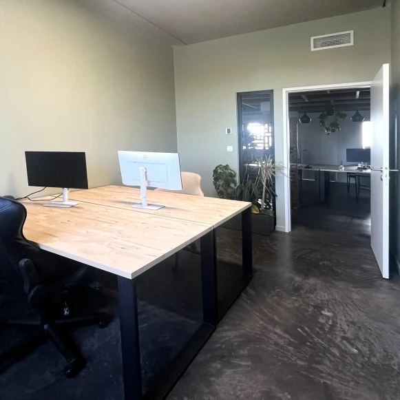 Bureau privé 14 m² 2 postes Coworking Impasse Edmond Audran Toulouse 31200 - photo 1