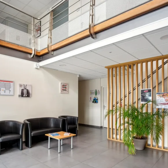 Espace indépendant 15 m² 6 postes Location bureau Rue Pascal Meaux 77100 - photo 3