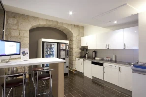 Bureau privé - 13002 - 2 postes - 949€