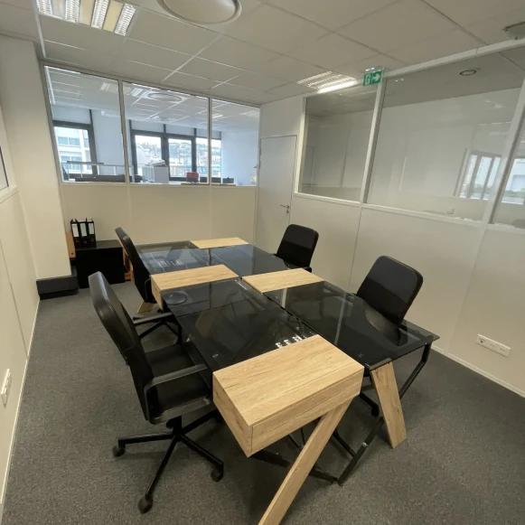 Bureau privé 25 m² 8 postes Location bureau Rue Victor Lagrange Lyon 69007 - photo 4