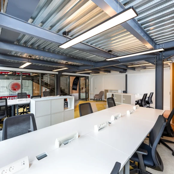 Bureau privé 59 m² 16 postes Location bureau Rue Succursale Bordeaux 33000 - photo 2