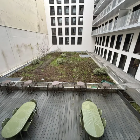 Bureau privé 30 m² 10 postes Coworking Square Alban Satragne Paris 75010 - photo 1