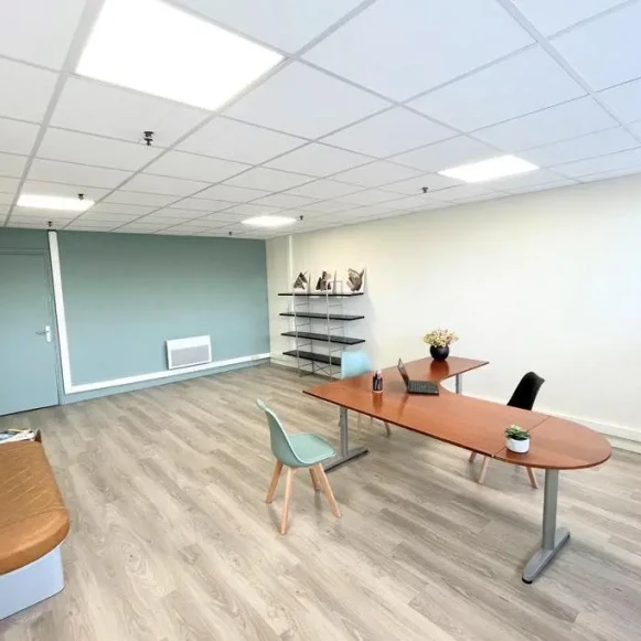 Bureau privé 35 m² 4 postes Coworking Rue Victor Baltard à Tourcoing Tourcoing 59200 - photo 2