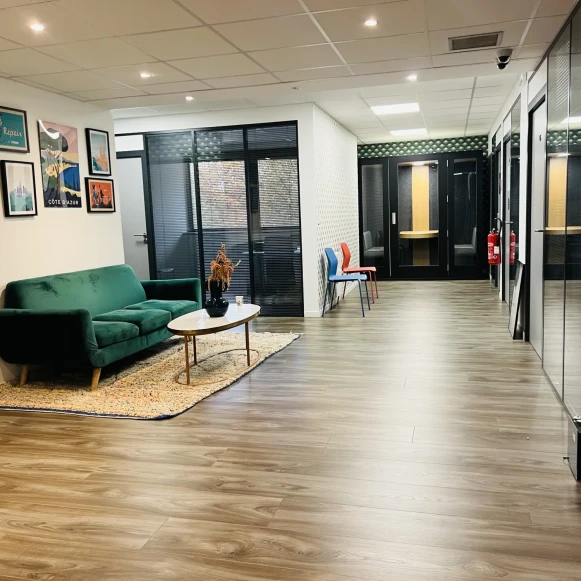 Bureau privé 18 m² 3 postes Location bureau Quai du Docteur Dervaux Asnières-sur-Seine 92600 - photo 5