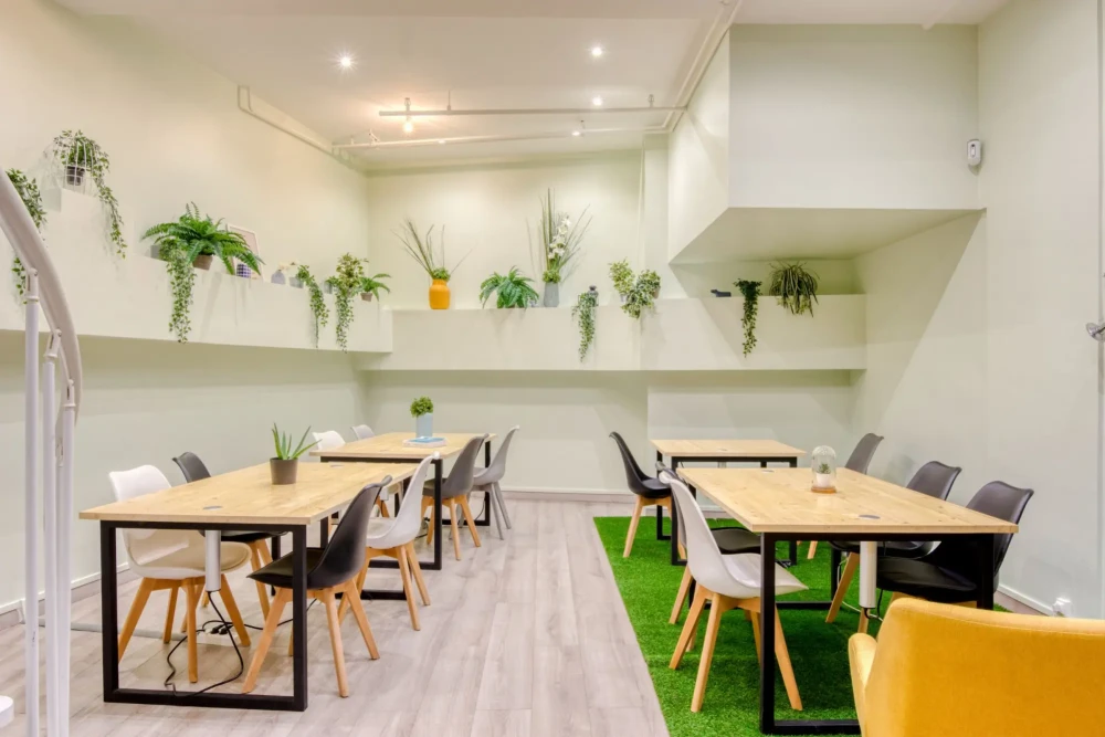 Espace indépendant - 75011 - 24 postes - 8600€