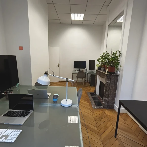 Bureau privé 23 m² 4 postes Location bureau Rue Blanche Paris 75009 - photo 4