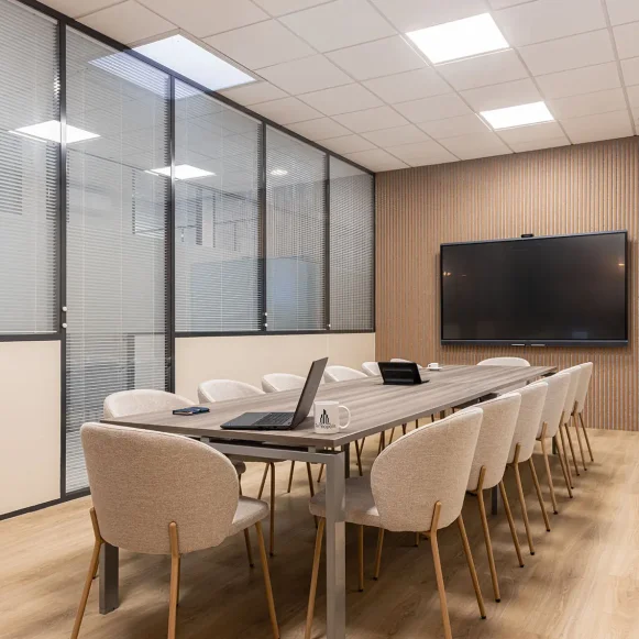 Bureau privé 16 m² 3 postes Coworking Rue des Frères Lumière Chassieu 69680 - photo 8