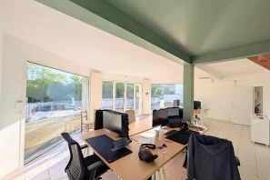 Open Space - 44980 - 8 postes - 195€