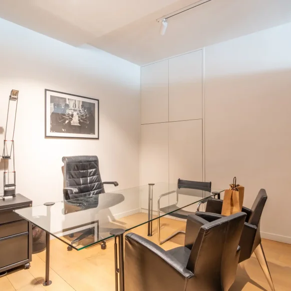 Espace indépendant 77 m² 10 postes Location bureau Rue du Faubourg Saint-Honoré Paris 75008 - photo 4