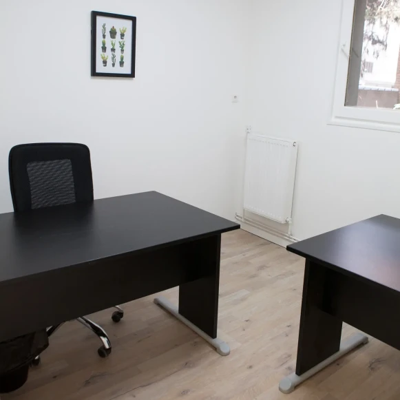 Bureau privé 15 m² 4 postes Coworking Rue Rabelais Montreuil 93100 - photo 3