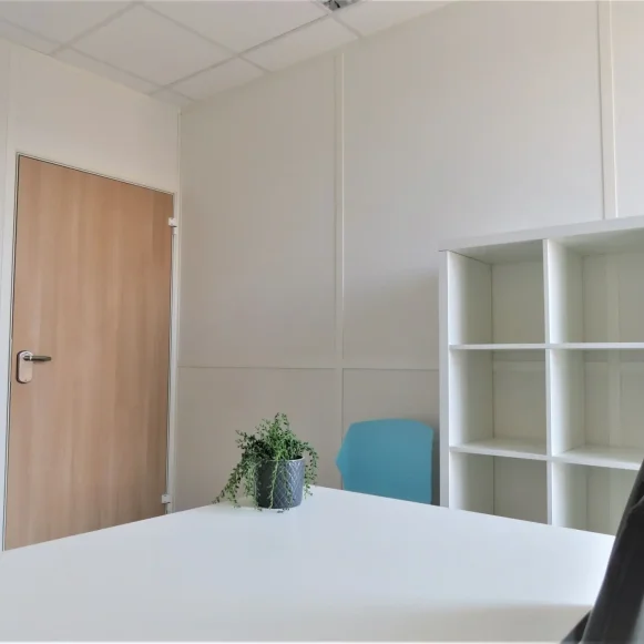 Bureau privé 15 m² 3 postes Coworking Rue René Viviani Nantes 44200 - photo 3