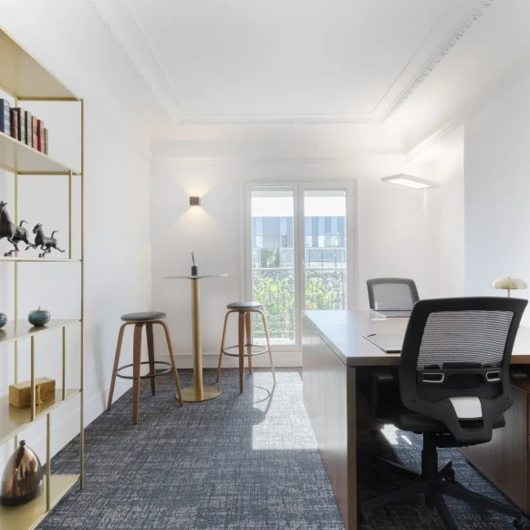 Bureau privé 22 m² 4 postes Location bureau Avenue Kléber Paris 75016 - photo 2