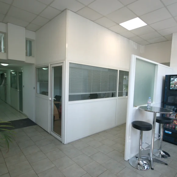 Open Space  8 postes Location bureau Boulevard de l'Ariane Nice 06300 - photo 3